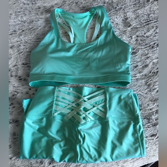 Fabletics shorts and sports bra outfit - Picture 1 of 1